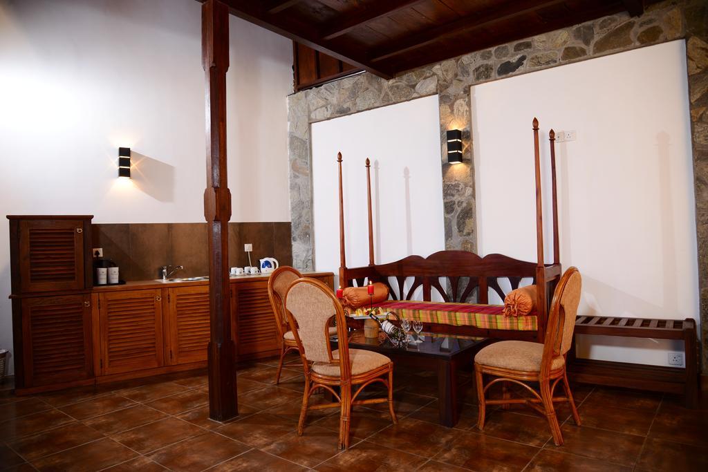 Mount Royal Hotel Kandy Ngoại thất bức ảnh