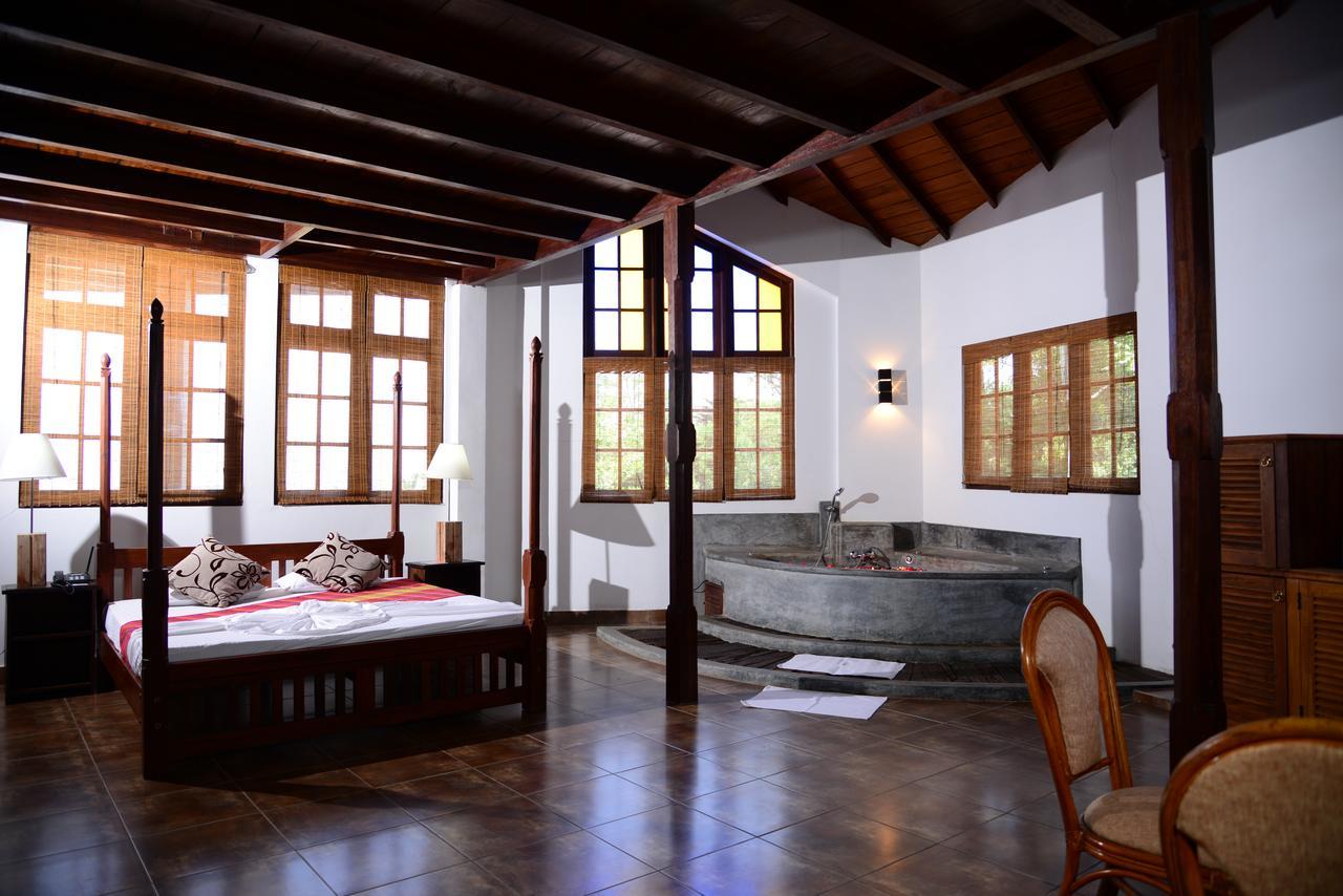 Mount Royal Hotel Kandy Ngoại thất bức ảnh